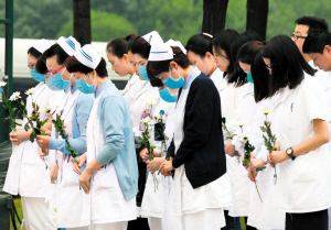 天津举行爆炸事故悼念活动