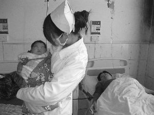 34岁产妇生下10斤4两重女婴