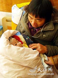 3个月大男婴体内器官左右颠倒
