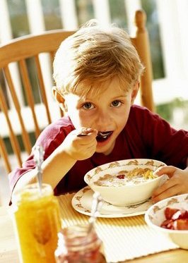 健康指南：12个饮食法宝助孩子健康补钙