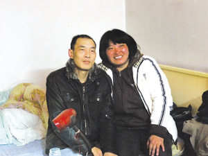 离婚11年女子为陪伴患绝症前夫与其复婚