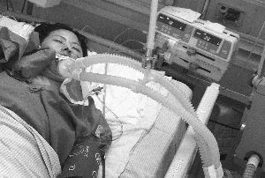 产妇生下双胞胎昏迷 丈夫欲送1个孩子筹钱救妻