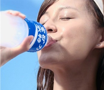 夏日的大量出汗体臭或许你已经中暑了