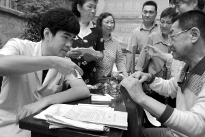 中国医师节服务进社区