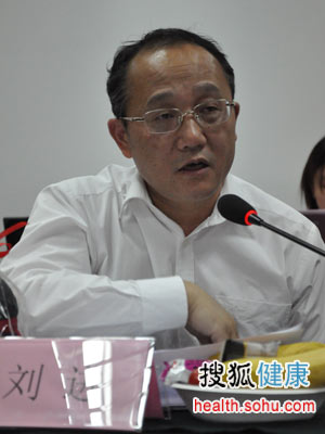 人大代表刘进：建议执业医师能拿到12万元的薪酬