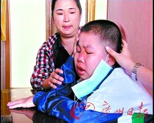 单亲妈妈苦守病儿13年夫在儿子患病后离弃