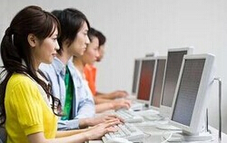 广西眼科专家提示激光近视手术后控制上网时间