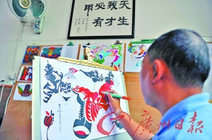 精神分裂症患者喜画抽象画续：将安排小型展览