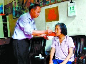 男子照顾患尿毒症妻子获评好丈夫奖