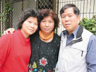 姐妹失散半世纪后发现双方住隔壁