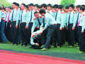 新生体质下降 湖北新生军训1人猝死1人脑死亡