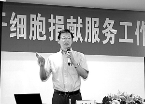 洪俊岭：一手托着期许，一手托着爱心