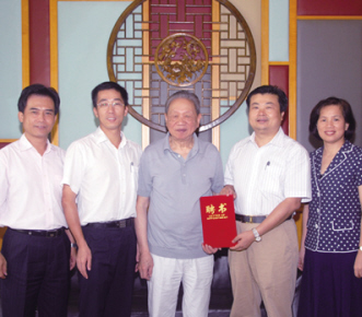 在上海隆重召开
