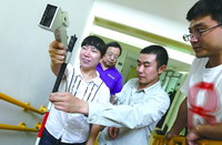 电子导盲仪助视力残疾人安全出行