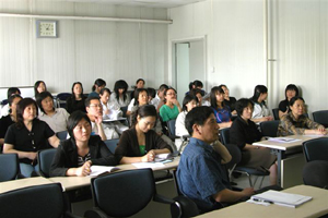 药学院举行药剂学相关学术讲座