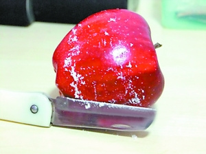 “打蜡苹果”频现超市 专家建议吃前清洗或去皮