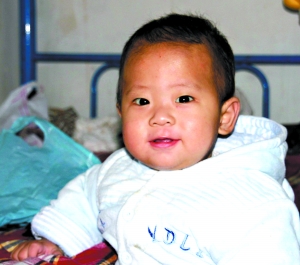 母亲割肝救子康复归来 丈夫誓称与妻子偕老
