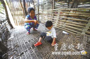 六岁女孩被祖母关进鸡笼致手脚功能退化