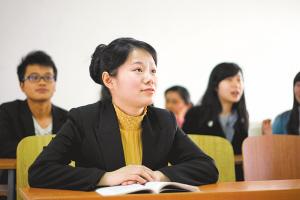 女大学生照顾重病母亲17年为省房租搬家29次