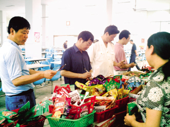 明光：卫生检查进学校食堂
