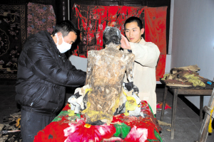 退休教师死后坐化3年肉身不腐