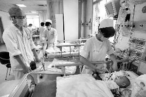河南16.1万护士男性仅1.53% 偏见困扰男护士
