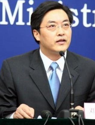 卫生部回应医生向患者灵堂下跪：私了解决不可取