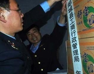 曝光黑心卫生巾制作过程