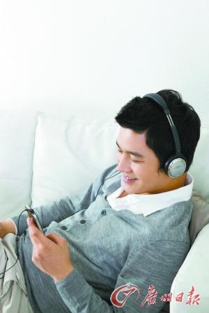 接听电话每天别超3小时 用耳机听音乐不超1小时1