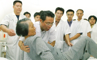 让人文的光辉照亮医学