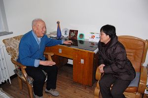 学校领导走访慰问离退休老同志