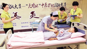 护理技艺“秀”出特色