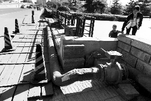 天然气管道添加剂散发臭味 施工方称对人体无害