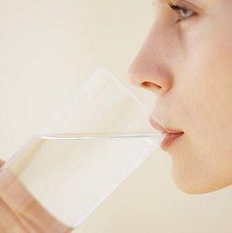 喝白开水有效预防糖尿病