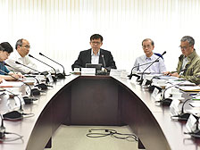 跨部门会议审视登革热情况