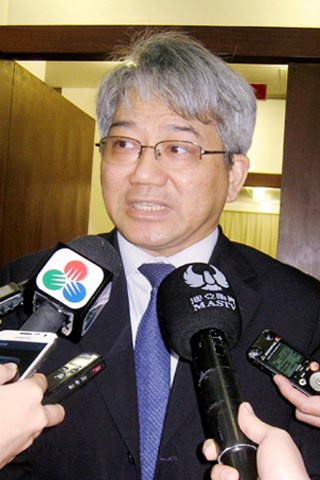 包括酒吧舞厅蒸气浴室及按摩院 明年增加四类场所控烟
