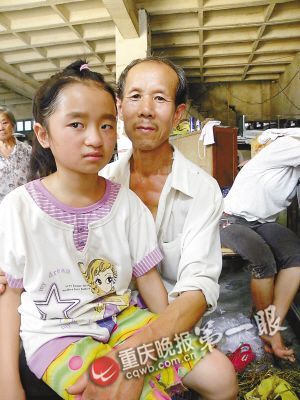女婴跟随养父8年未上户口 官方称需找亲生父母