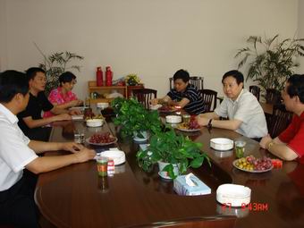 省食品药品监管局姚新中副局长到金坛食品药品监管局调研