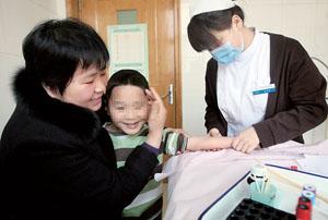 孩子因性器官畸形被父母抛弃 将接受手术做男孩