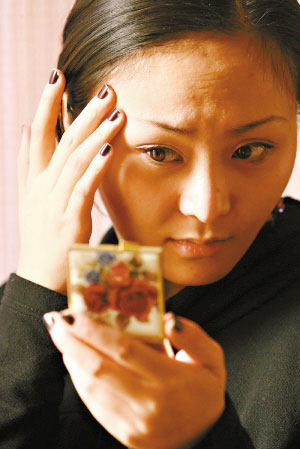 第一人造美女再次整容过程