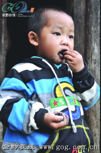 男童患异食癖木炭当零食吃两年10分钟吃掉8粒