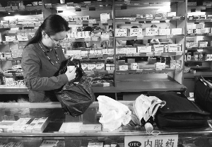 广州荔湾违规销售止咳水药店被查不当事