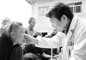 进村“结对子”