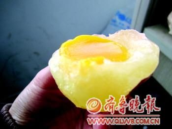 烟台市场出现假鸡蛋 熟蛋黄摔地上能弹起20厘米