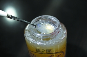 燕之屋千元罐头吃出虫状异物 顾客要求退一赔十