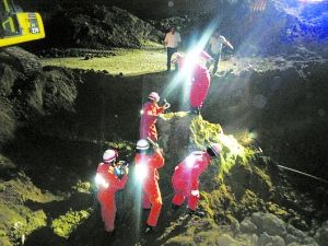 11岁智障男童落入15米深井 被救出后死亡