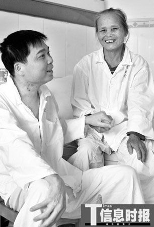 62岁老母亲冒险捐肾救尿毒症儿子
