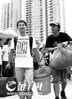 近万名新生报到 华农将提供70吨凉茶防甲流