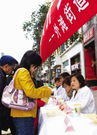 蔡同德堂：与社区结对子