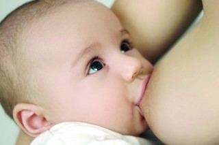 让人动容的母乳喂养温馨时刻